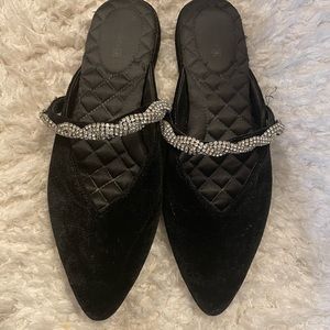 Size 7 great condition- small section of rhinestones need to be resewn or glued